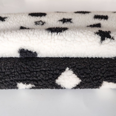 Tkanina polarowa Sherpa 150D 288F 650gsm na podwórku