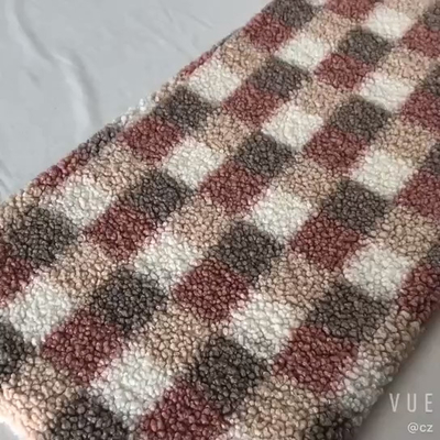 Tkanina polarowa Sherpa z nadrukiem w kratę 300gsm do torebki tapicerskiej Hometextile