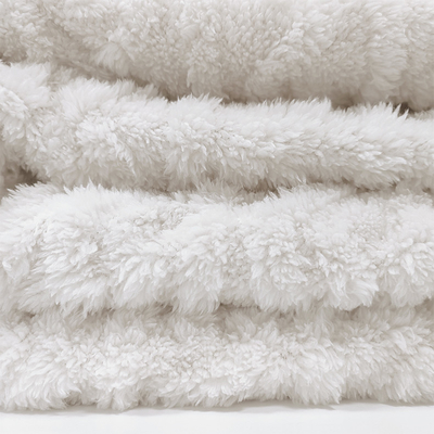 Biały koc pluszowy Shu Velveteen Fabric 270 GSM Soft Sherpa na zimową piżamę