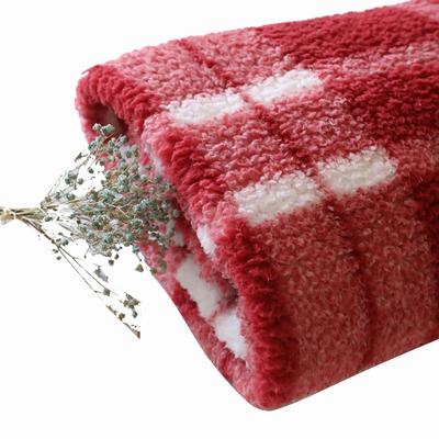 Siatka z nadrukiem z czerwonego aksamitu o gramaturze 250 g / m2 na szlafrok